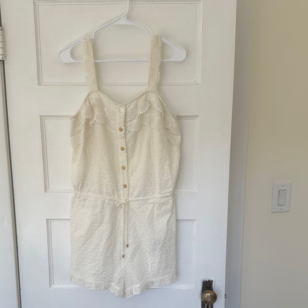 🐈‍⬛💕Eyelet romper with lace detailing